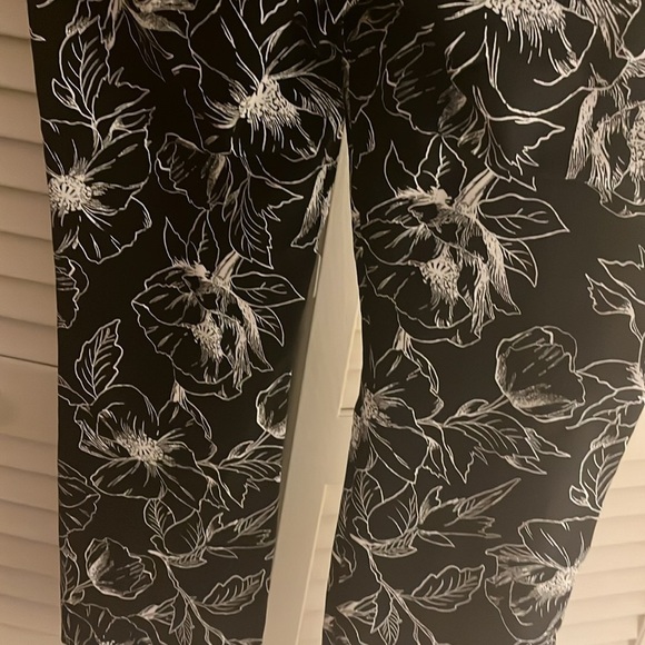 White House Black Market Flare crop pant black/white 4 - Picture 8 of 8